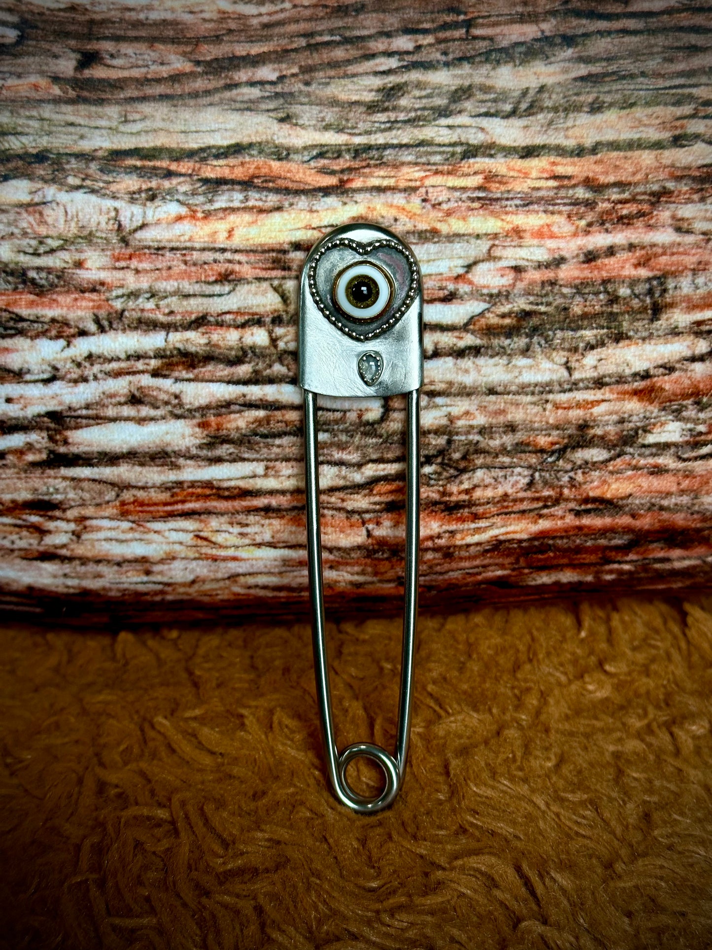 Eyeball Heart Teardrop - Jumbo Pin